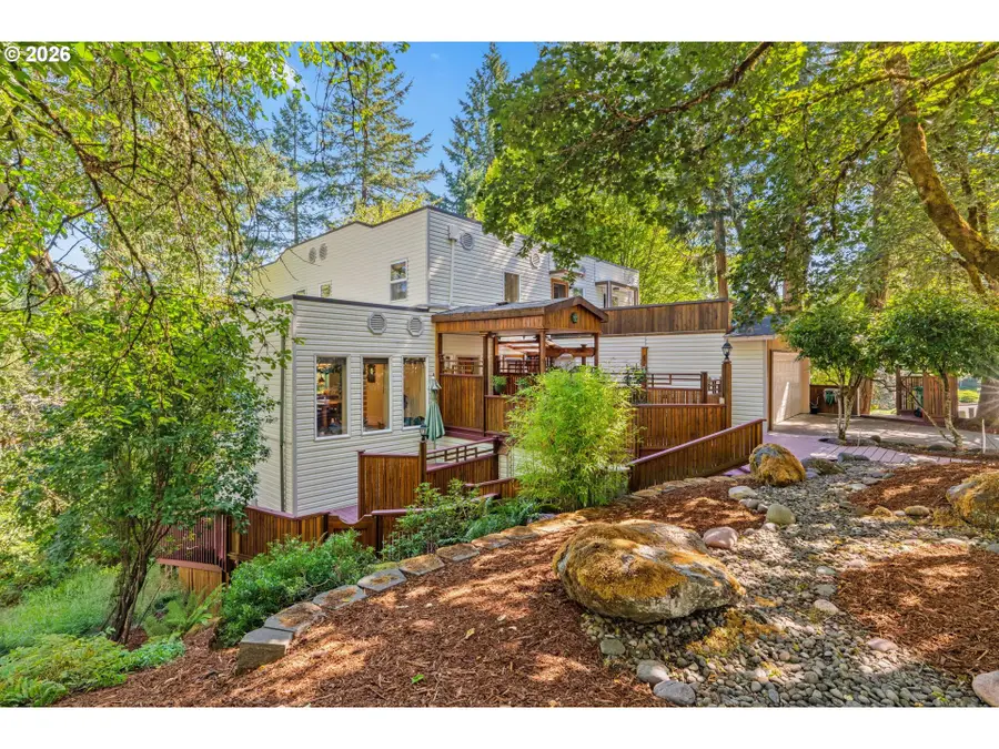785 E 44th Ave, Eugene, OR 97405 - #2