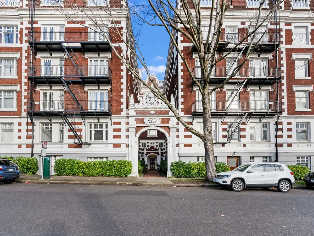 1811 NW Couch St #407, Portland, OR 97209 - Image #1