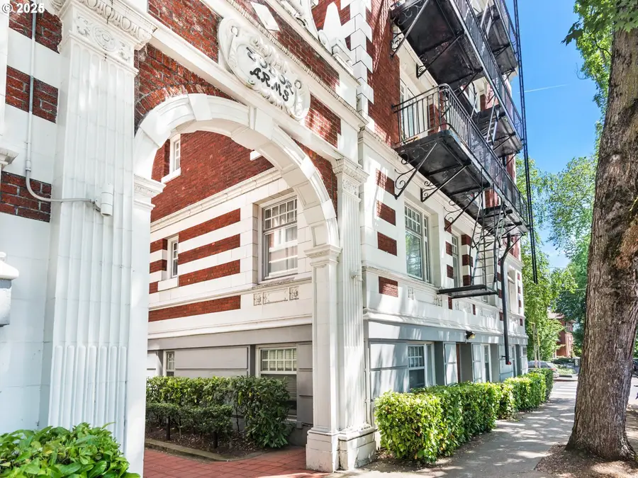 1811 NW Couch St #407, Portland, OR 97209 - Image #3