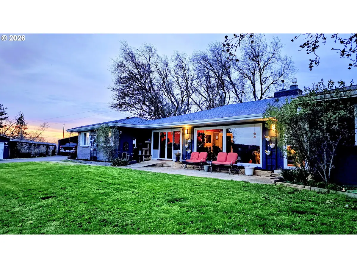 120 Hammel Rd, Eagle Point, OR 97524 - #1