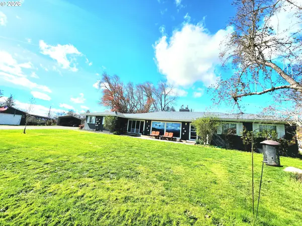 120 Hammel Rd, EaglePoint, OR 97524