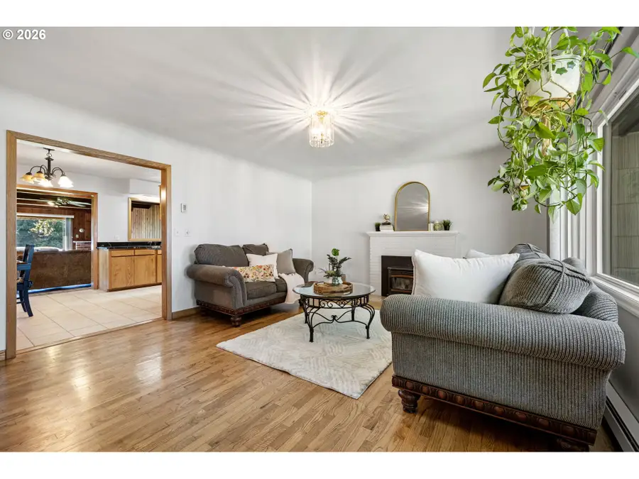 1295 Betty Ln, Eugene, OR 97404 - #2