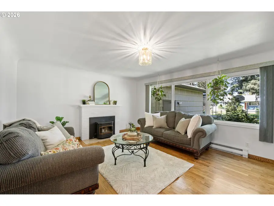 1295 Betty Ln, Eugene, OR 97404 - #3