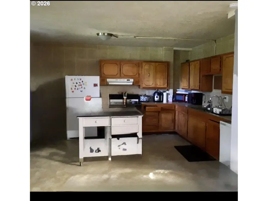 132 E Main St, Sheridan, OR 97378 - Image #2