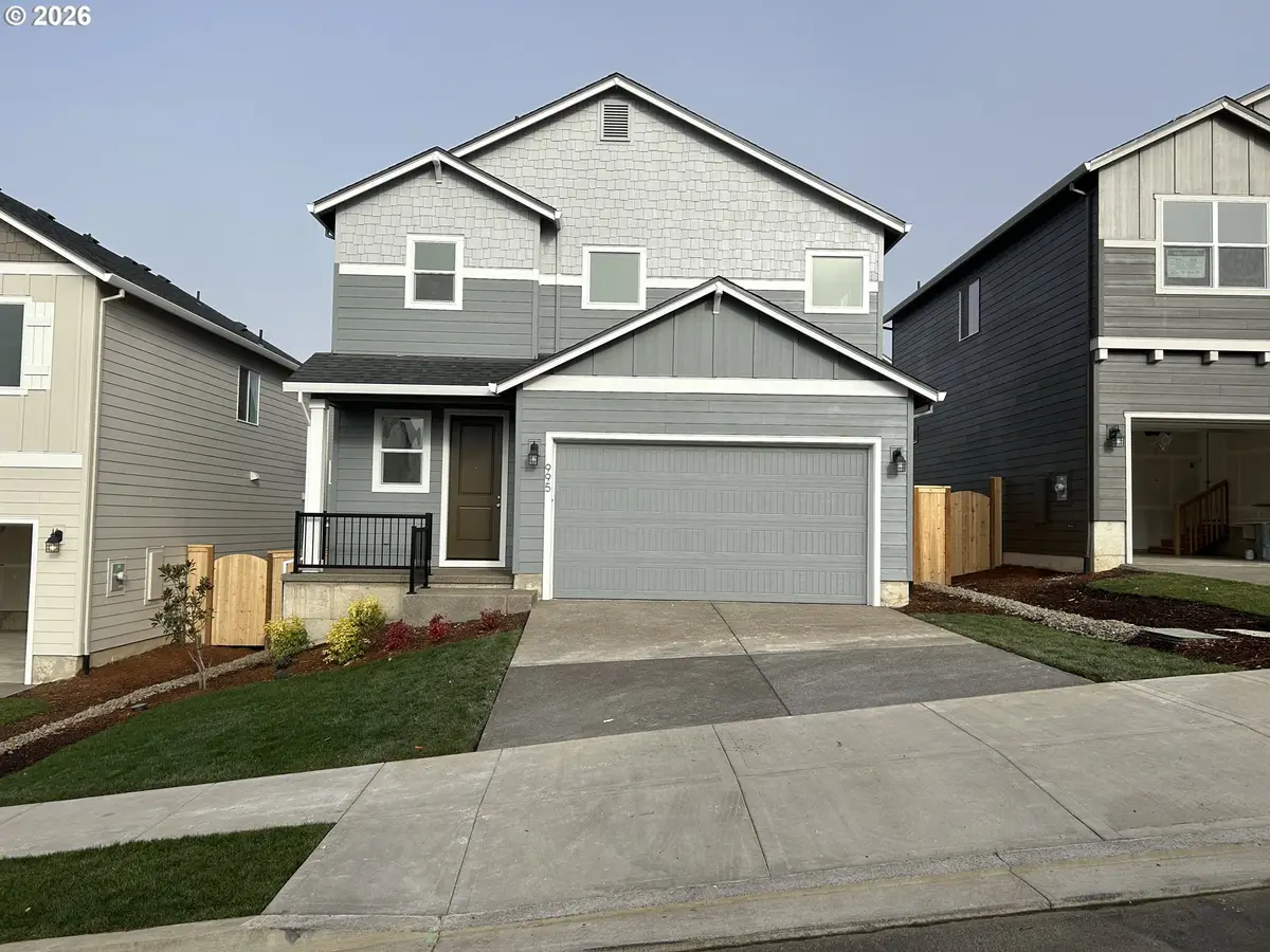 995 NE Sagebrush Dr, Estacada, OR 97023 - Image #1