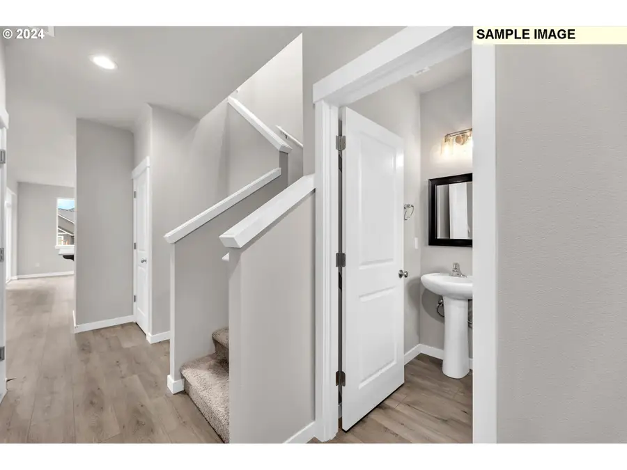 995 NE Sagebrush Dr, Estacada, OR 97023 - Image #2