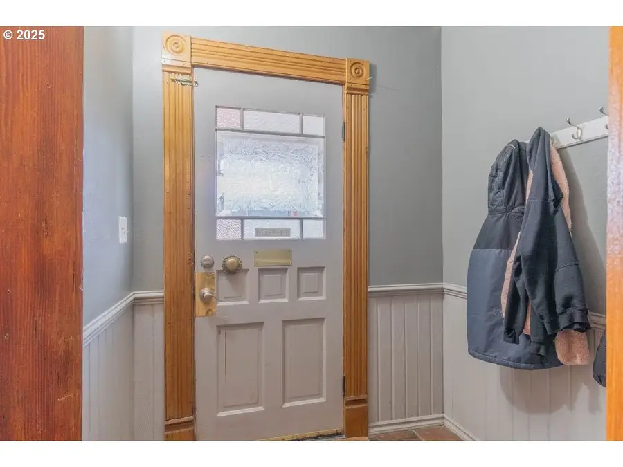 243 N Lane St, Cottage Grove, OR 97424 - Image #3