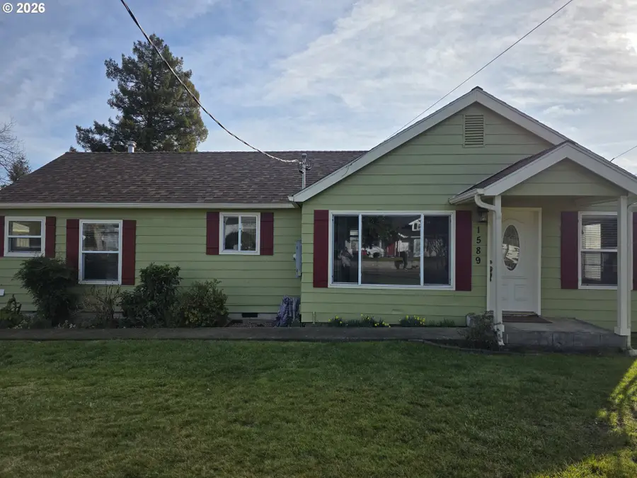 1589 NW Calkins Ave, Roseburg, OR 97471 - Image #2