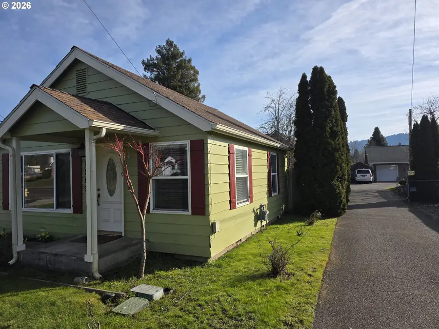 1589 NW Calkins Ave, Roseburg, OR 97471 - Image #3