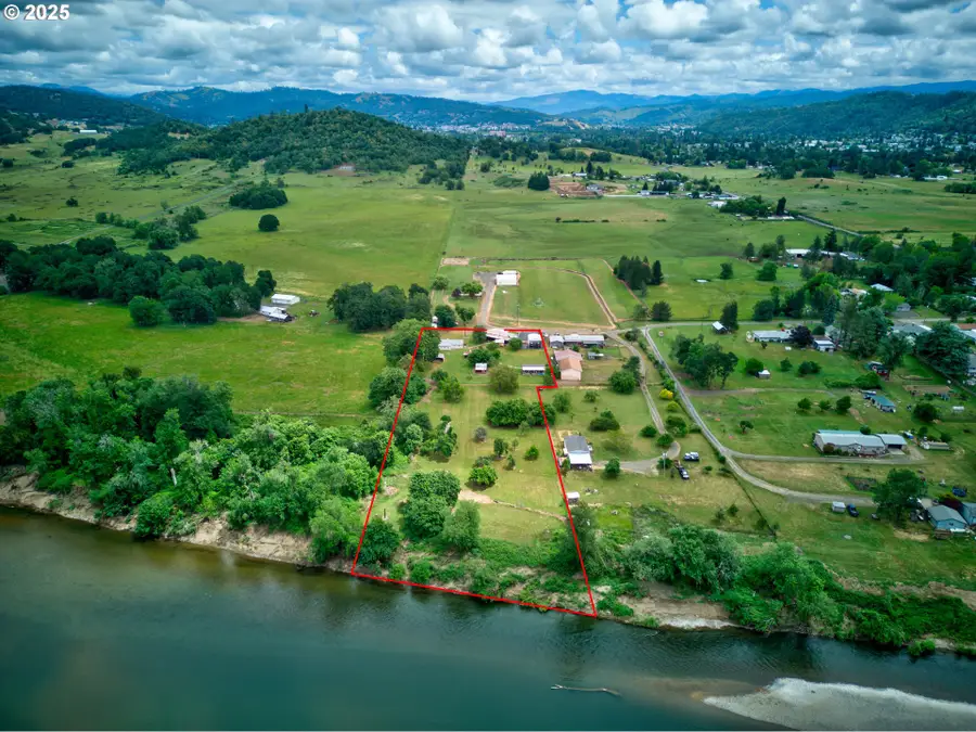 1548 Harlan St, Roseburg, OR 97471 - #2