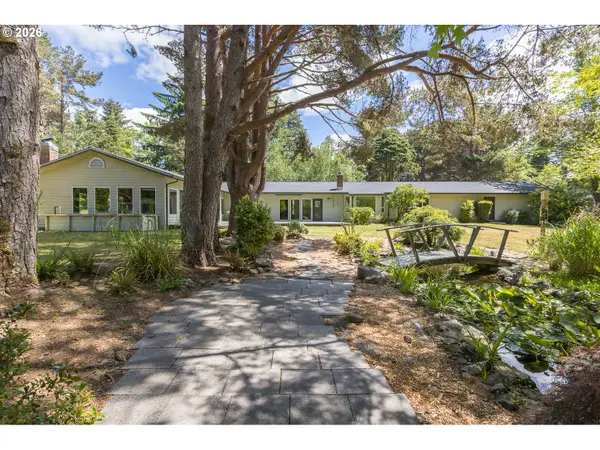 1375 NE Yaquina Heights Dr, Newport, OR 97365