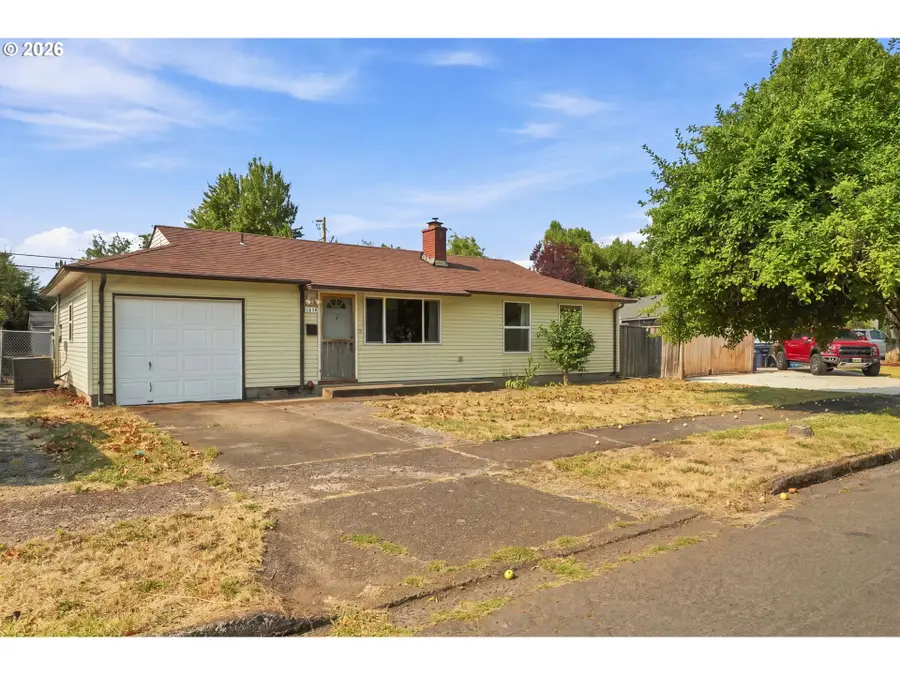 1219 Pleasant St, Springfield, OR 97477 - #2