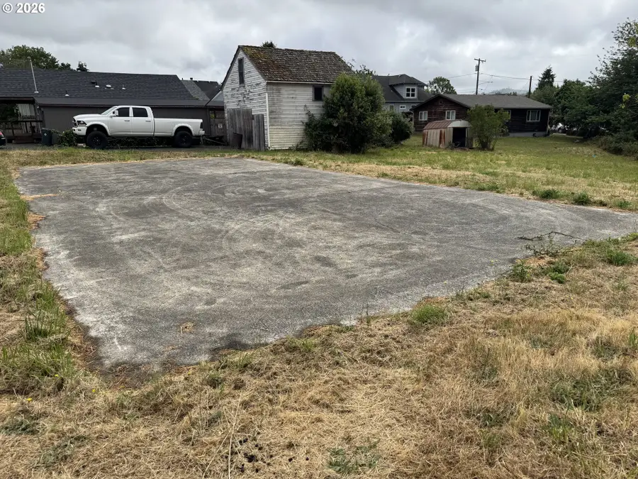 206 Border St, Myrtle Point, OR 97458 - #3
