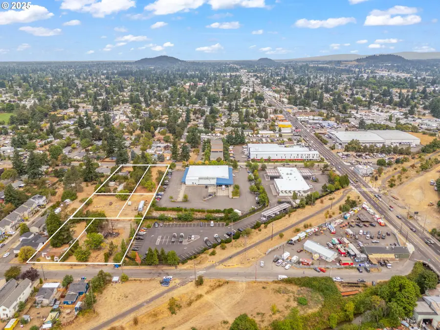 7928 SE Crystal Springs Blvd, Portland, OR 97035 - Image #3