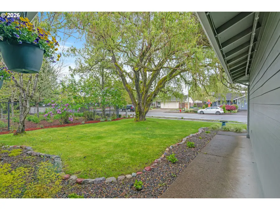 726 S Linden St, Cornelius, OR 97113 - #3