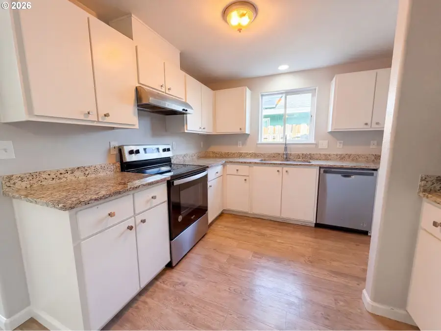 3042 Colleen St, Salem, OR 97305 - #2
