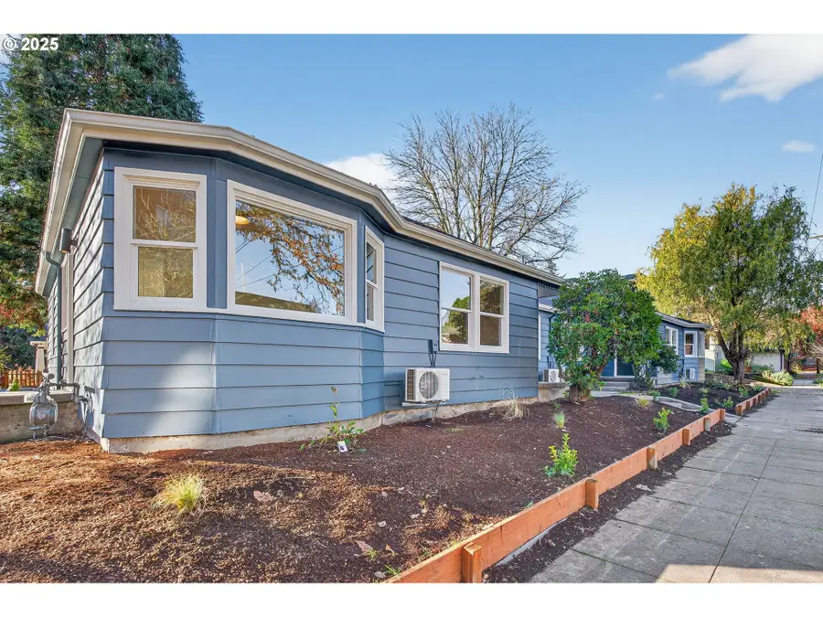 2938 SE Washington St, Portland, OR 97214 - Image #2
