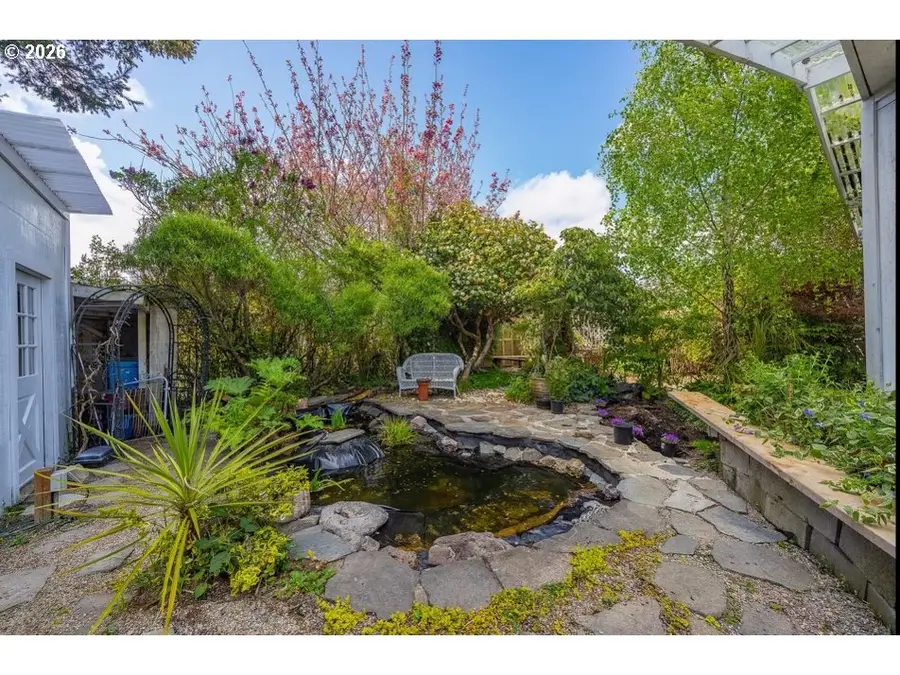 567 S 6th St, Coos Bay, OR 97420 - #2