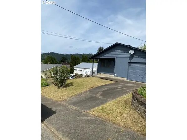 1125 Maple St, MyrtlePoint, OR 97458