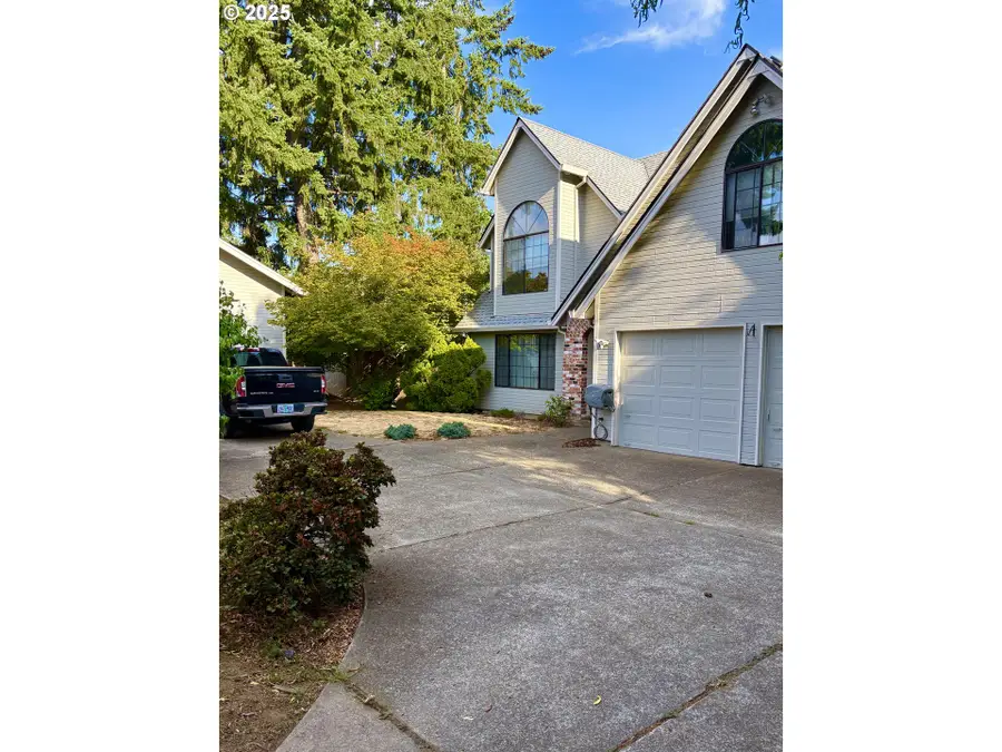 729 NE Rogahn St, Hillsboro, OR 97124 - Image #2