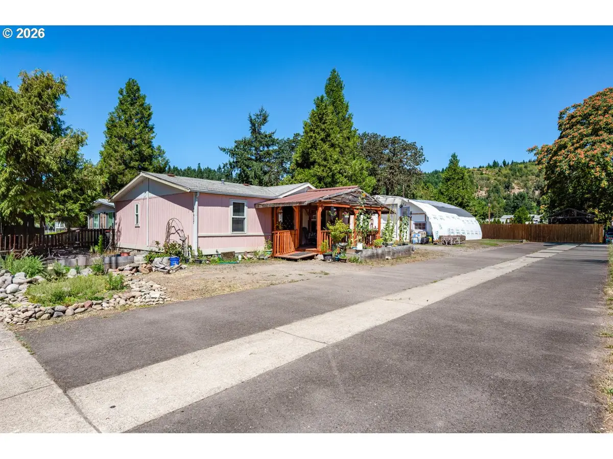 47507 School St, Oakridge, OR 97463 - #1