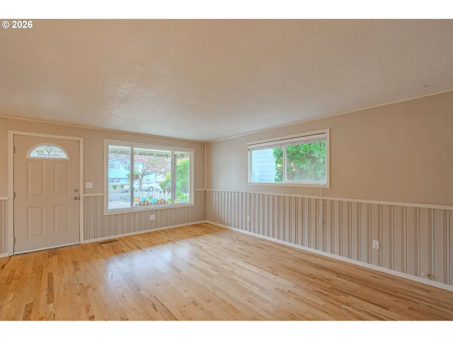 21 NE 199th Ave, Portland, OR 97230 - #3