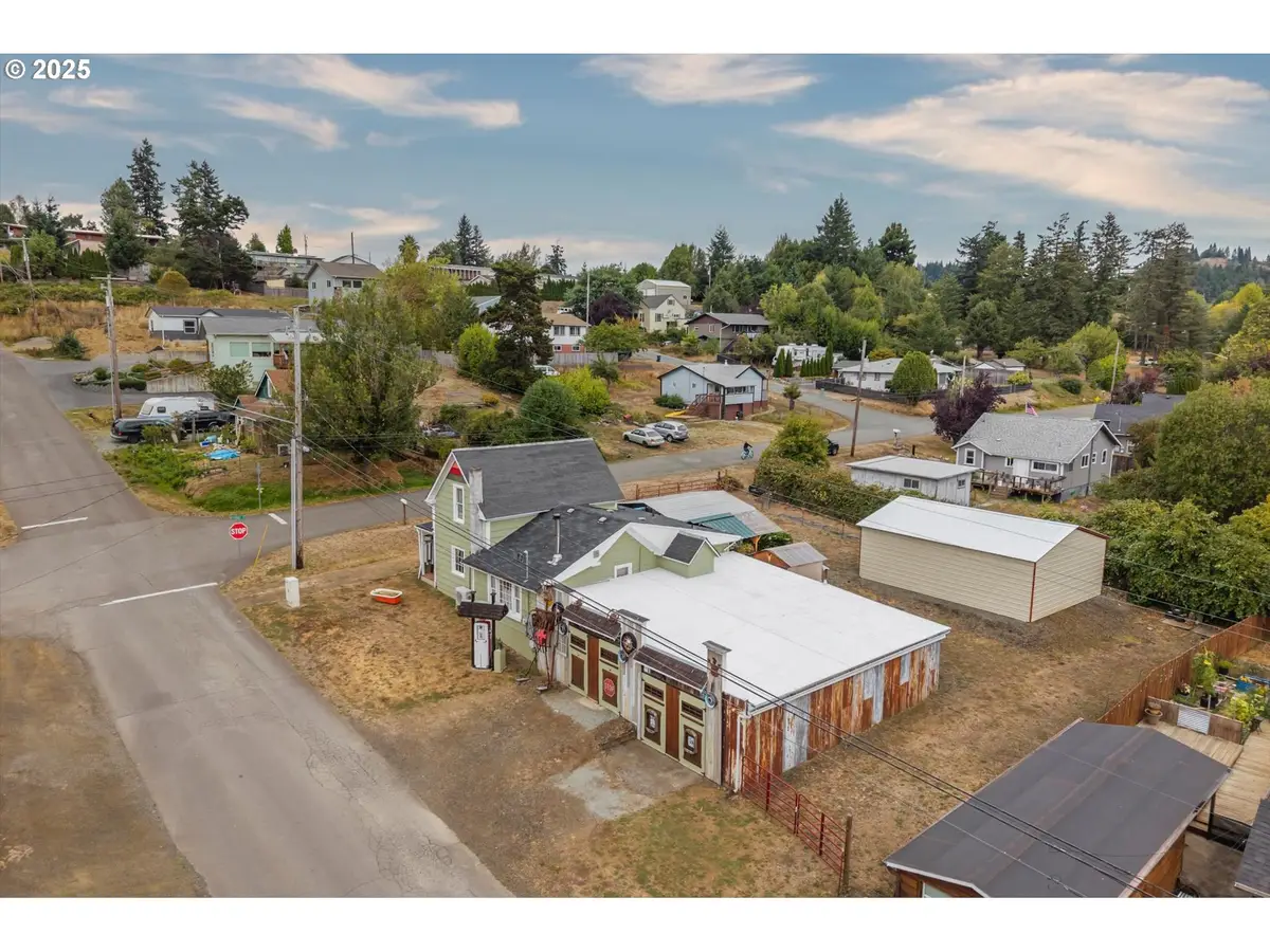 1404 Harris St, Myrtle Point, OR 97458 - Image #1