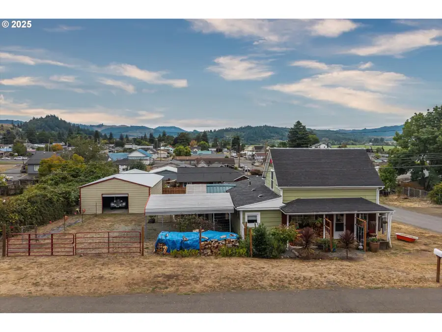 1404 Harris St, Myrtle Point, OR 97458 - Image #3