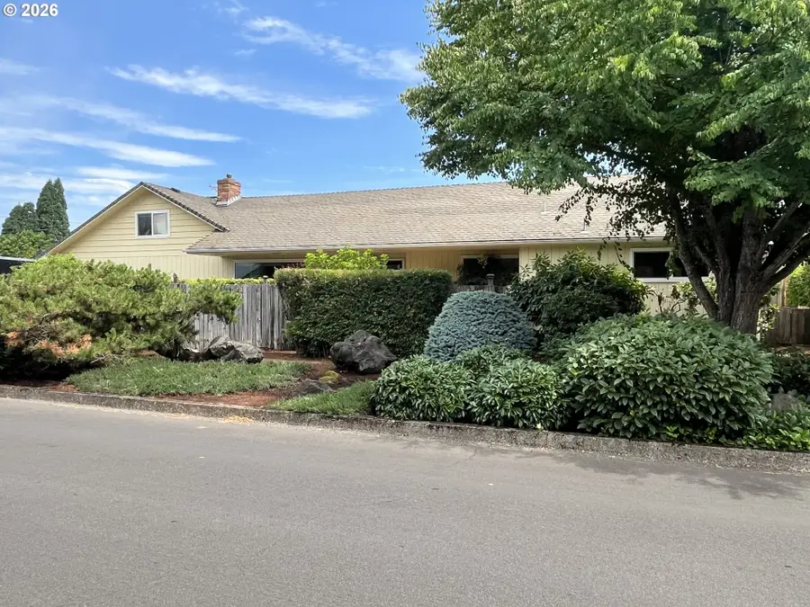 2641 Castle Dr, Springfield, OR 97477 - #2