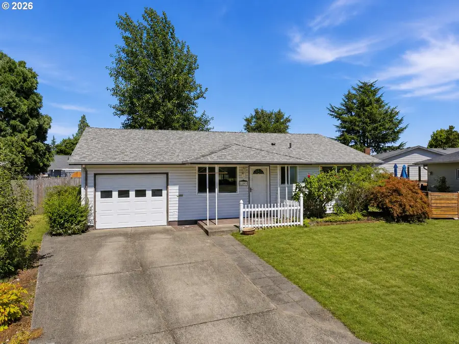 2293 Country Club Ter, Woodburn, OR 97071 - #2