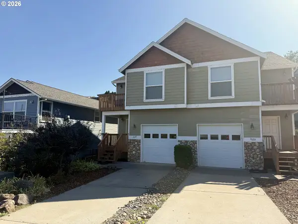 1027 Wasco St, HoodRiver, OR 97031