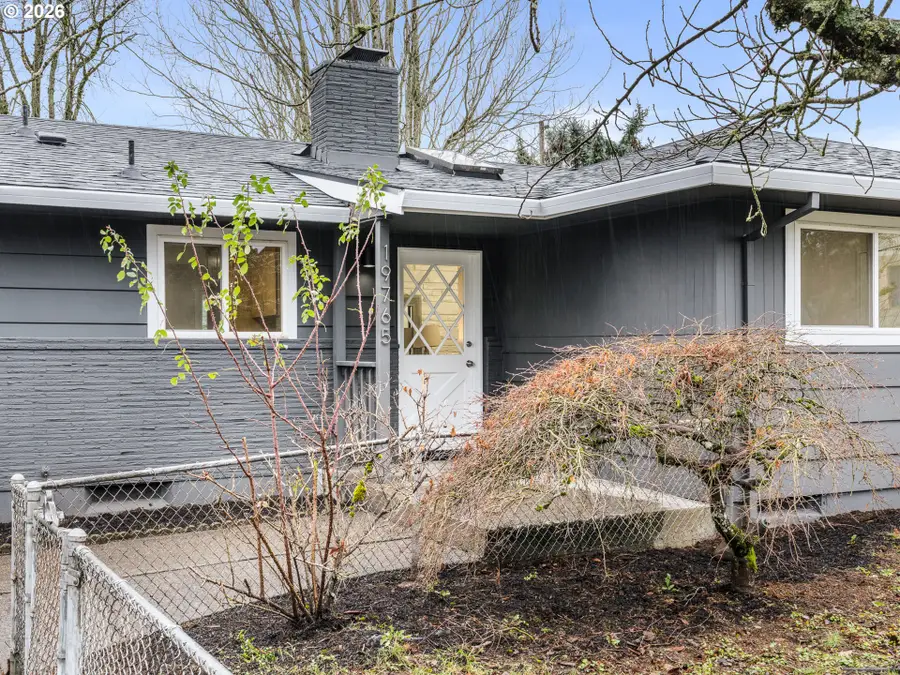 19765 NE Everett Ln, Portland, OR 97230 - Image #2