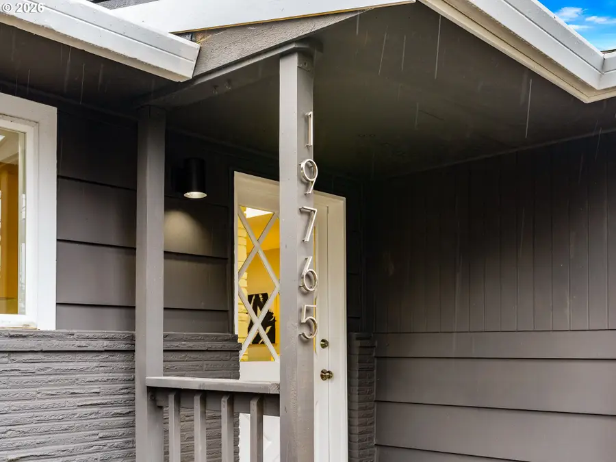 19765 NE Everett Ln, Portland, OR 97230 - Image #3