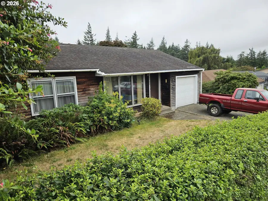 1749 Juniper Ave, Coos Bay, OR 97420 - #2