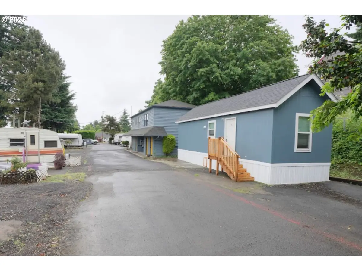 8205 SE Harney St, Portland, OR 97266 - Image #1