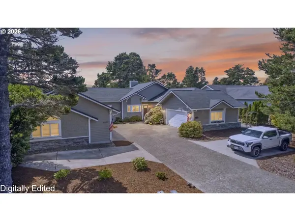 2026 Royal St Georges Dr, Florence, OR 97439