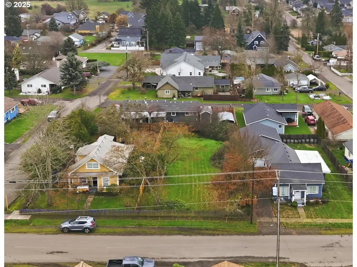 409 E Monroe St #6, Carlton, OR 97111 - Image #1