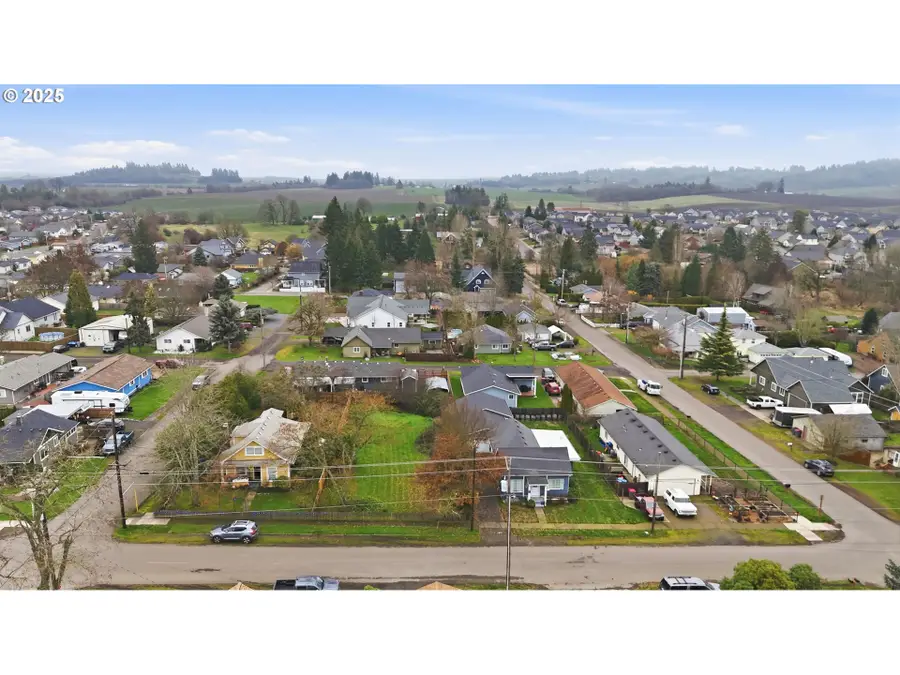 409 E Monroe St #6, Carlton, OR 97111 - Image #3