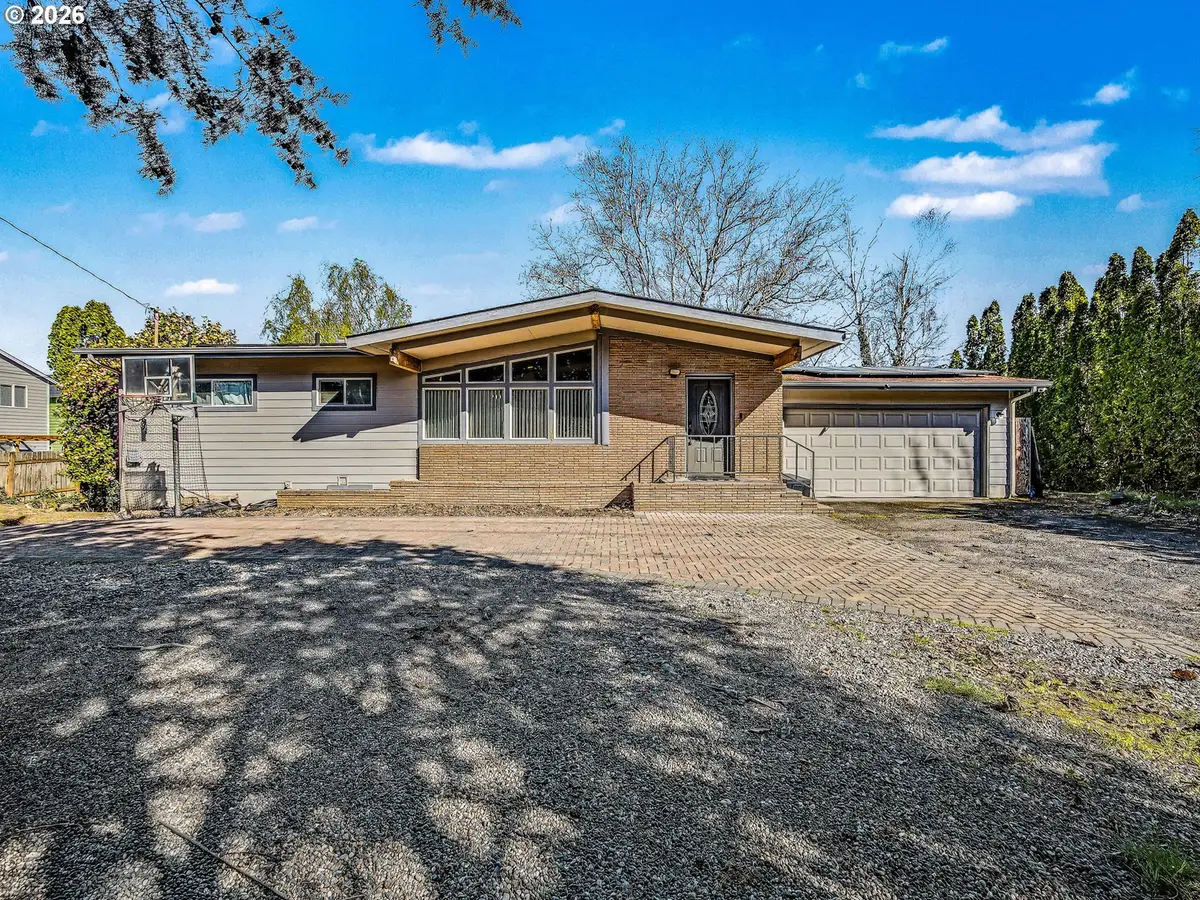 907 SW Halsey St, Troutdale, OR 97060 - #1