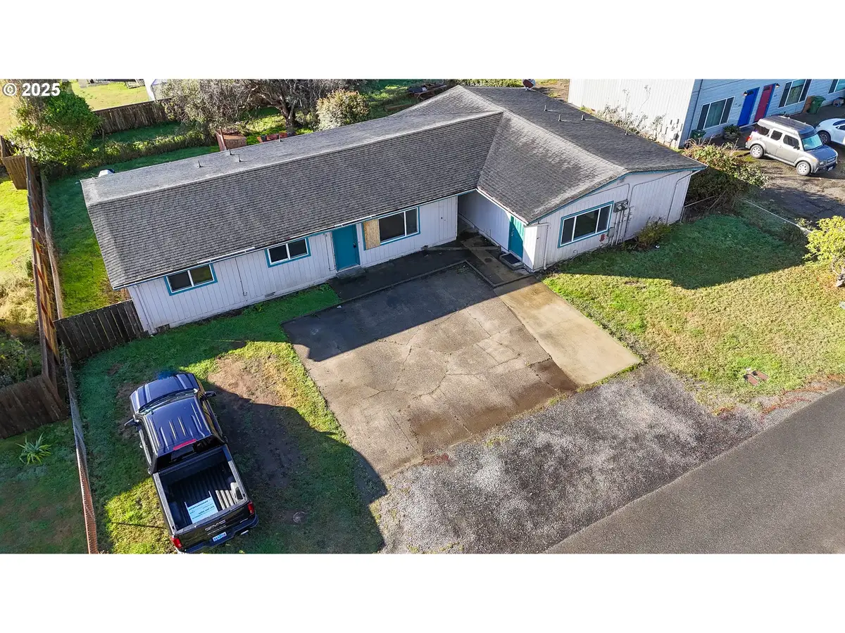 835 11th St Sw, Bandon, OR 97411 - Image #1