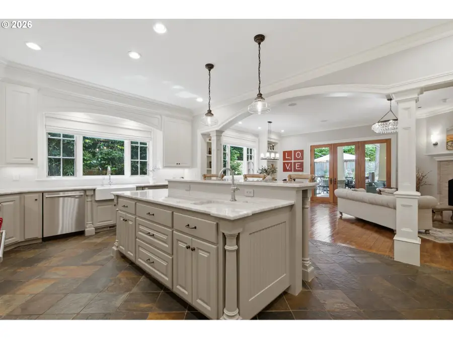 1093 Chandler Rd, Lake Oswego, OR 97034 - #3