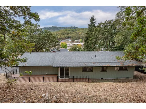 210 Mobridge Ave, Roseburg, OR 97470