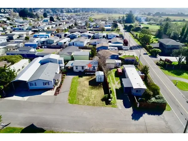 15851 Sunset Strip, Brookings, OR 97415