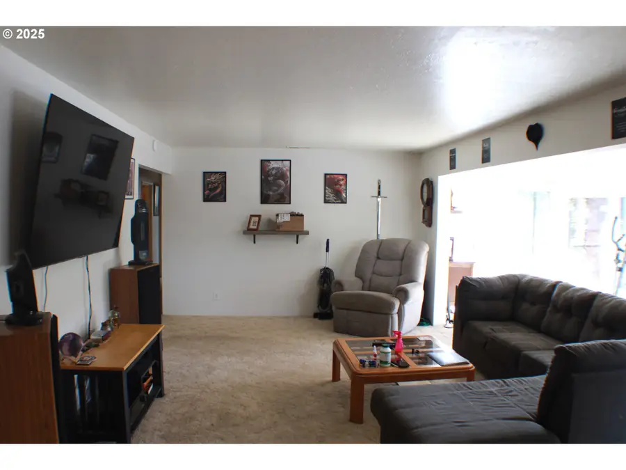 497 Wood Crest Dr, Tri City, OR 97457 - Image #3