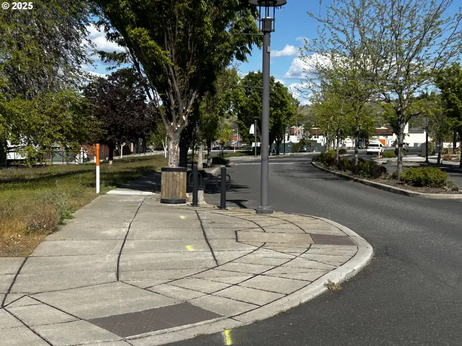 1300 Lone Pine Blvd, The Dalles, OR 97058 - Image #2