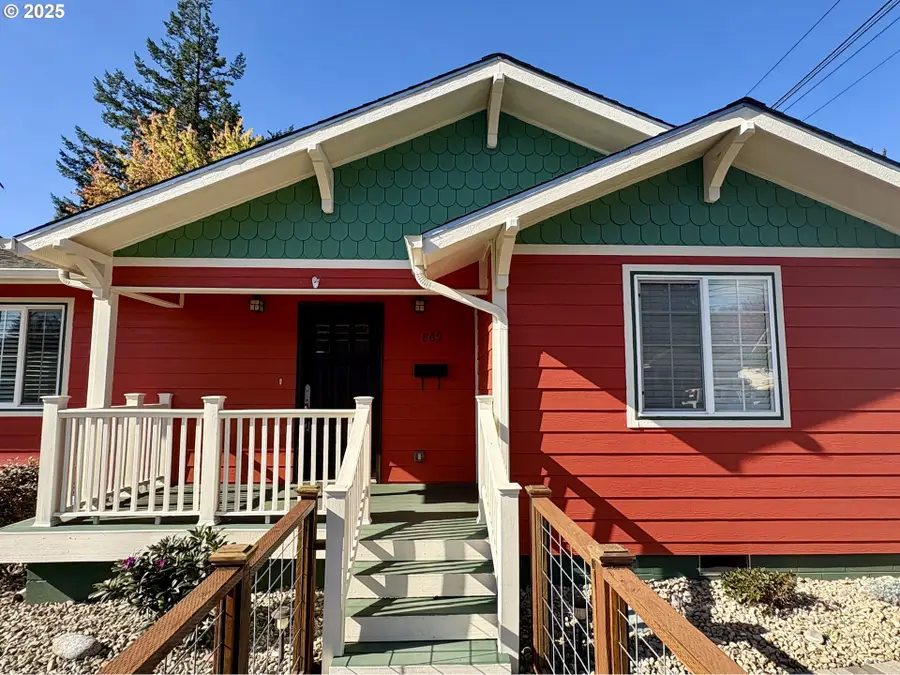 869 N Collier St, Coquille, OR 97423 - Image #2