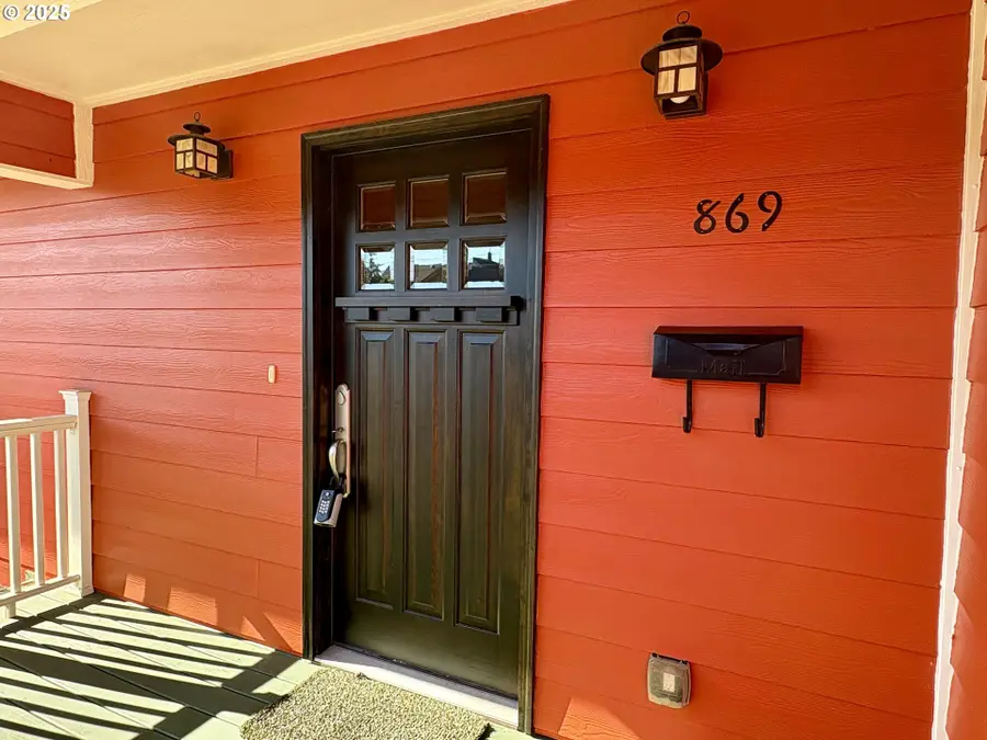 869 N Collier St, Coquille, OR 97423 - Image #3