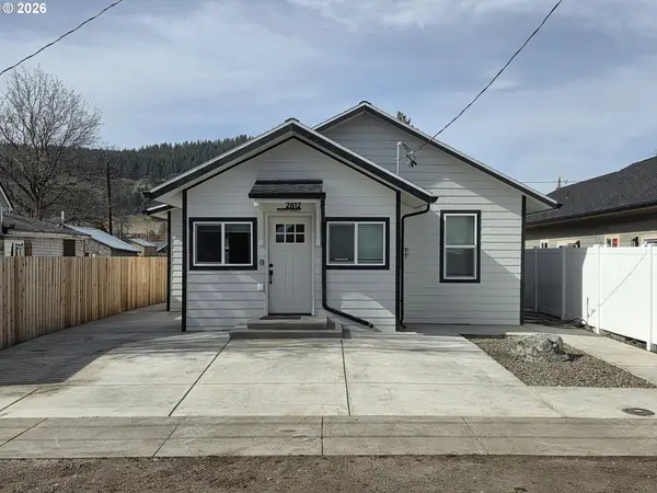 2812 N 4th St, LaGrande, OR 97850