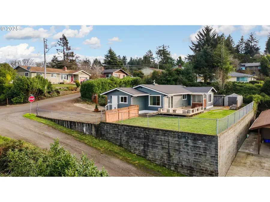 315 Harbor View Dr, Coos Bay, OR 97420 - Image #3