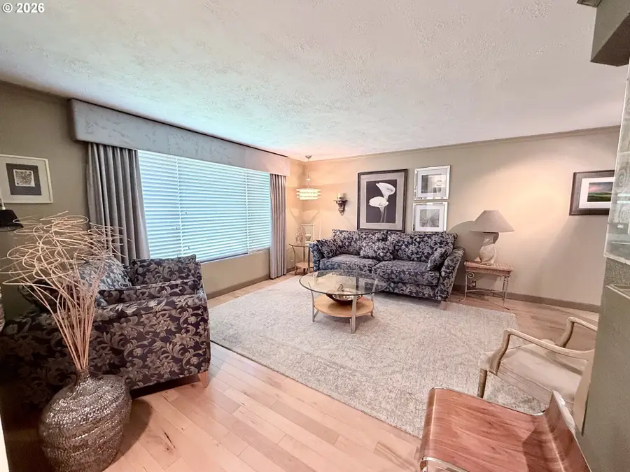160 Westbrook Way, Eugene, OR 97405 - #3